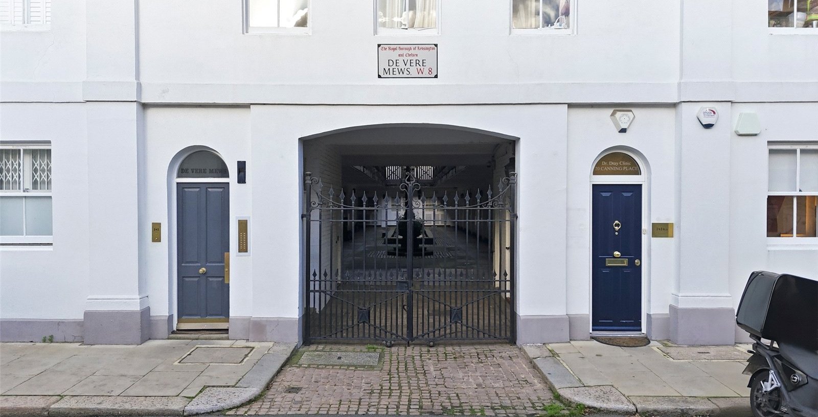 De Vere Mews, London, W8 - Picture 2