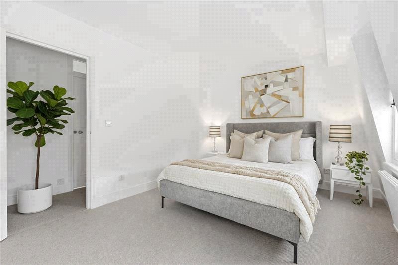 De Vere Mews, London, W8 - Picture 4