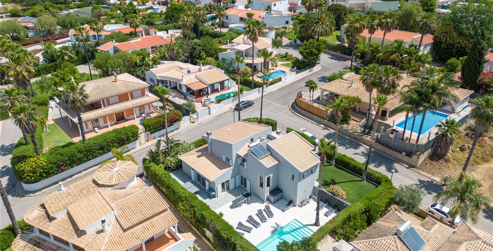 Cluttons Algarve