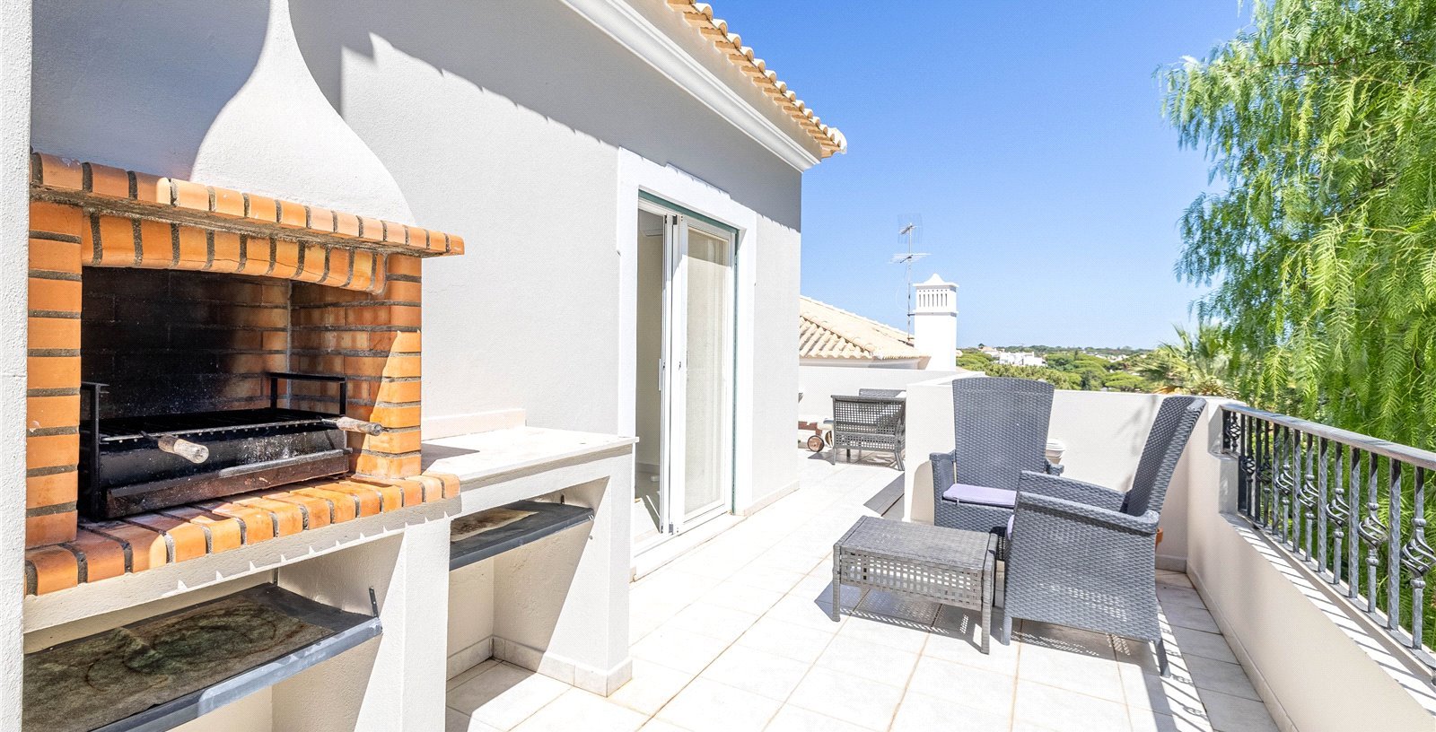 Cluttons-Algarve