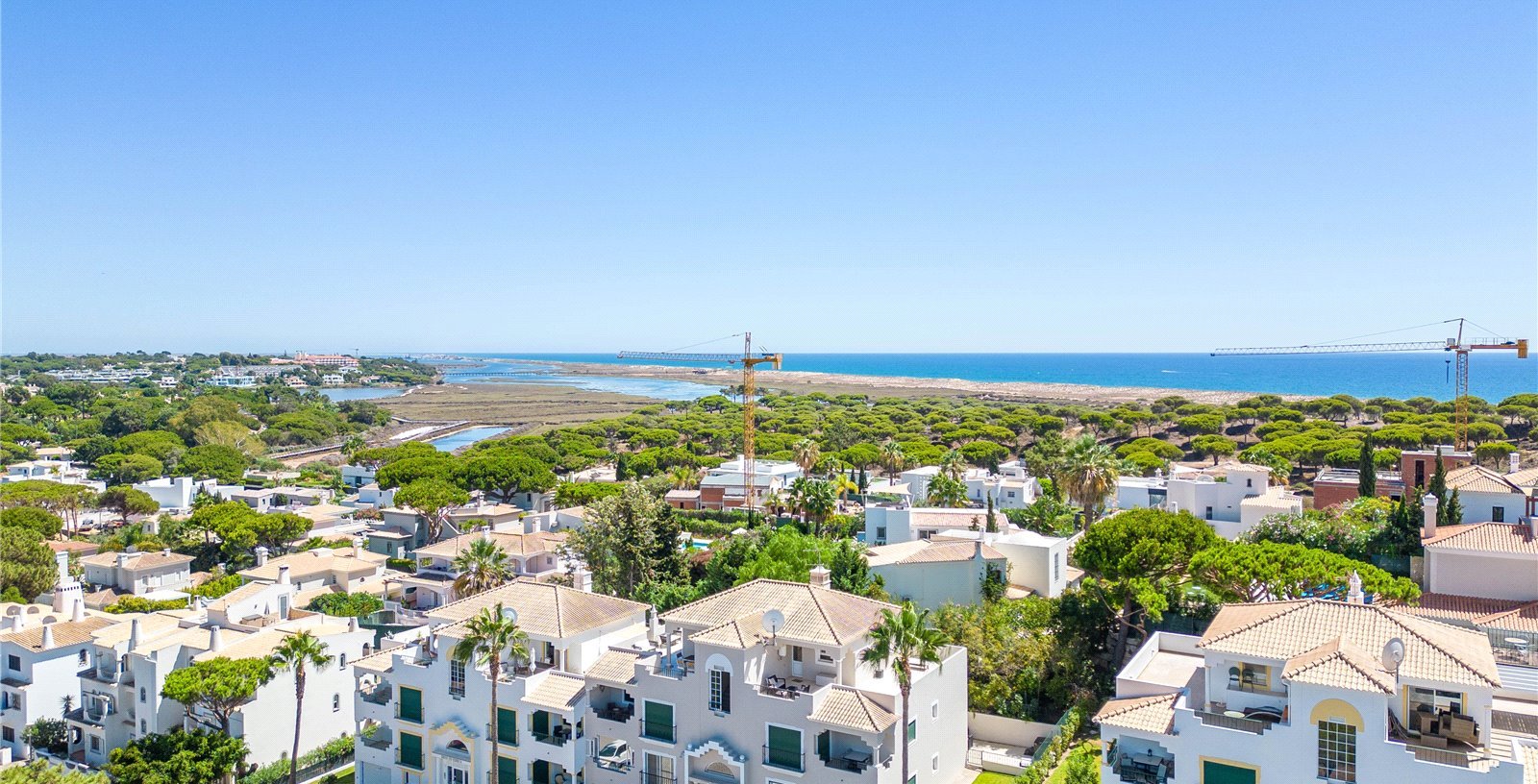 Cluttons-Algarve