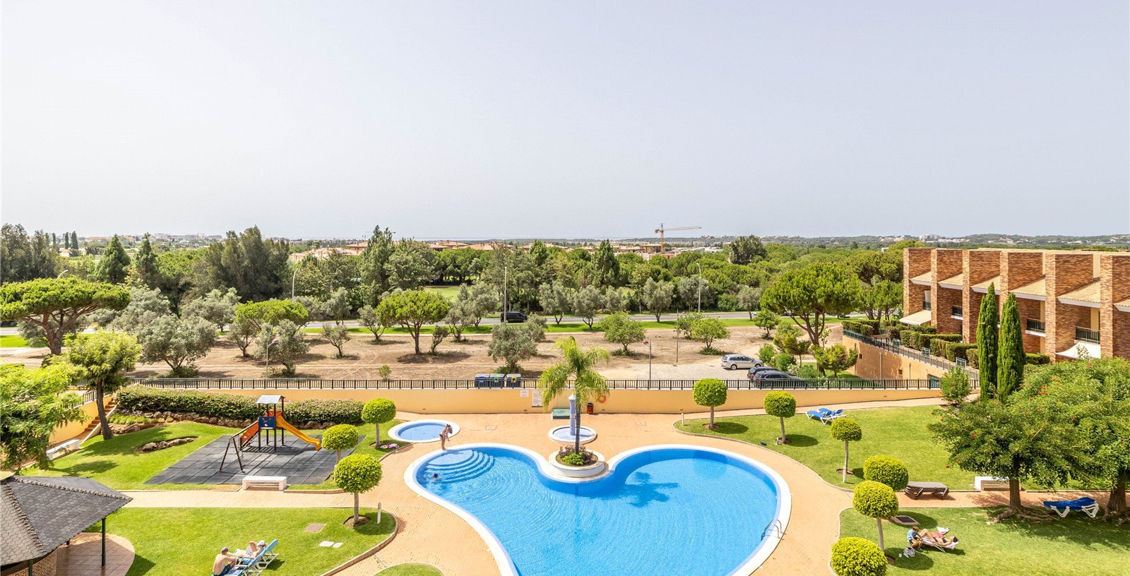 Cluttons-Algarve
