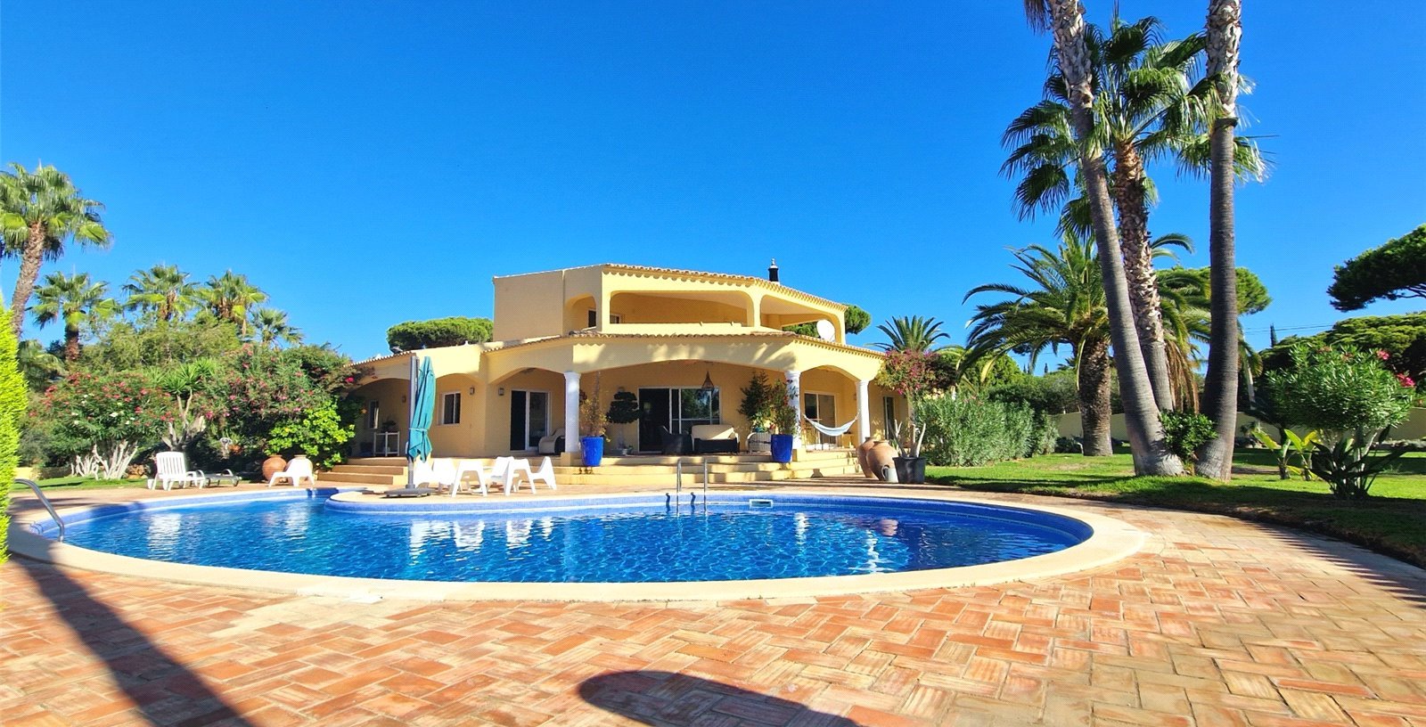 Cluttons-Algarve