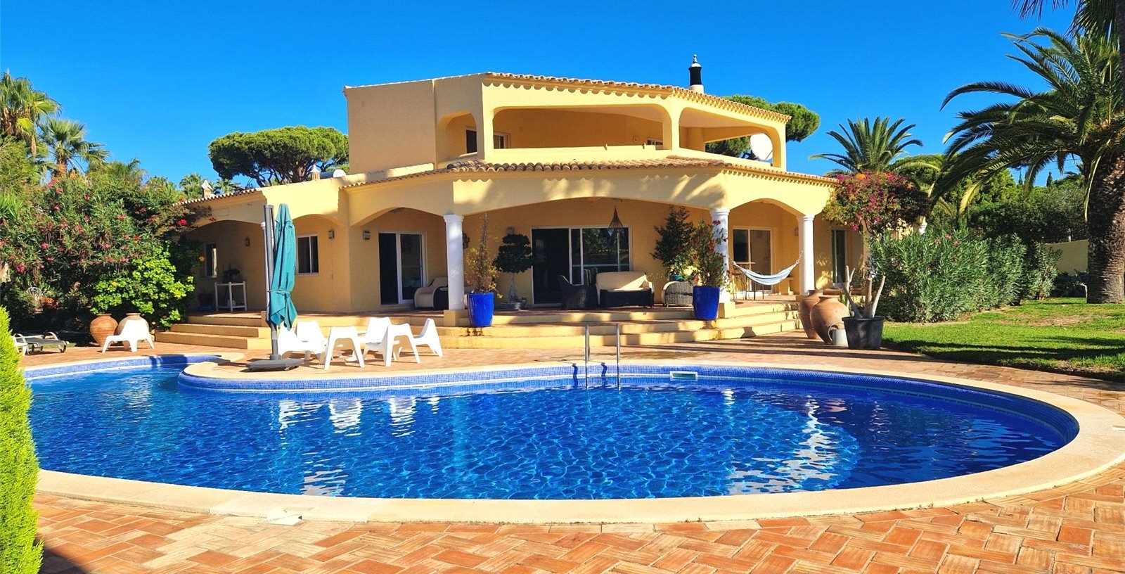 Cluttons-Algarve