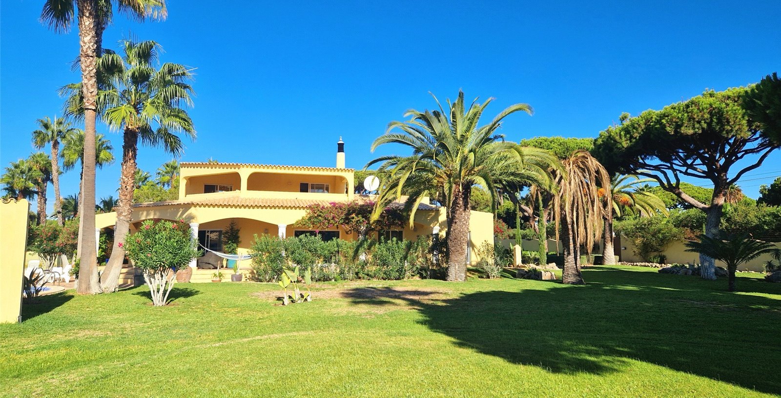 Cluttons-Algarve