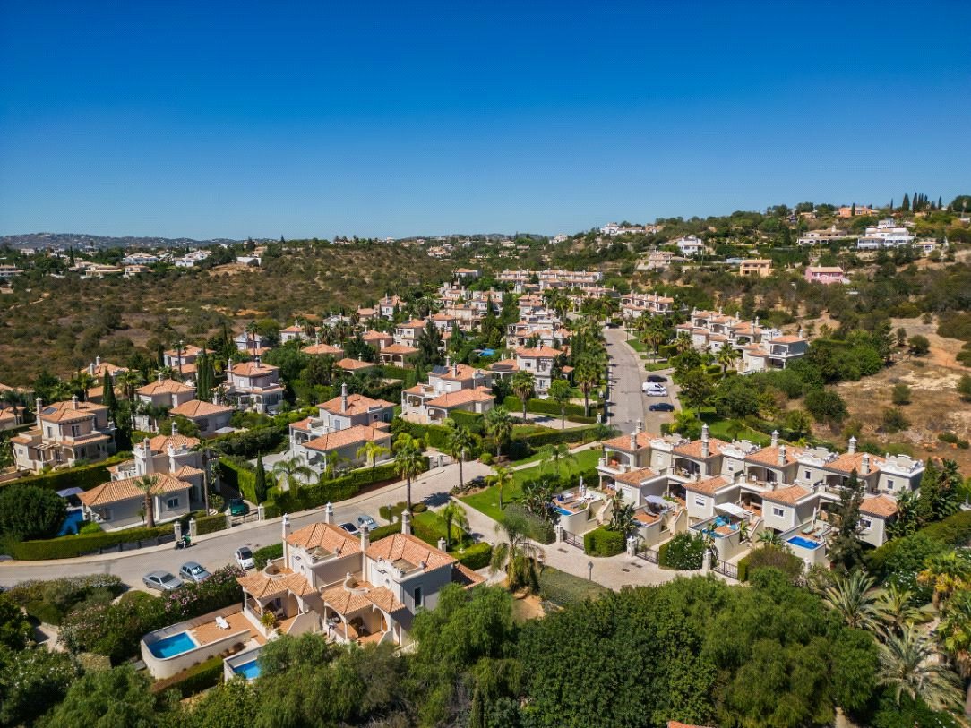 Cluttons-Algarve