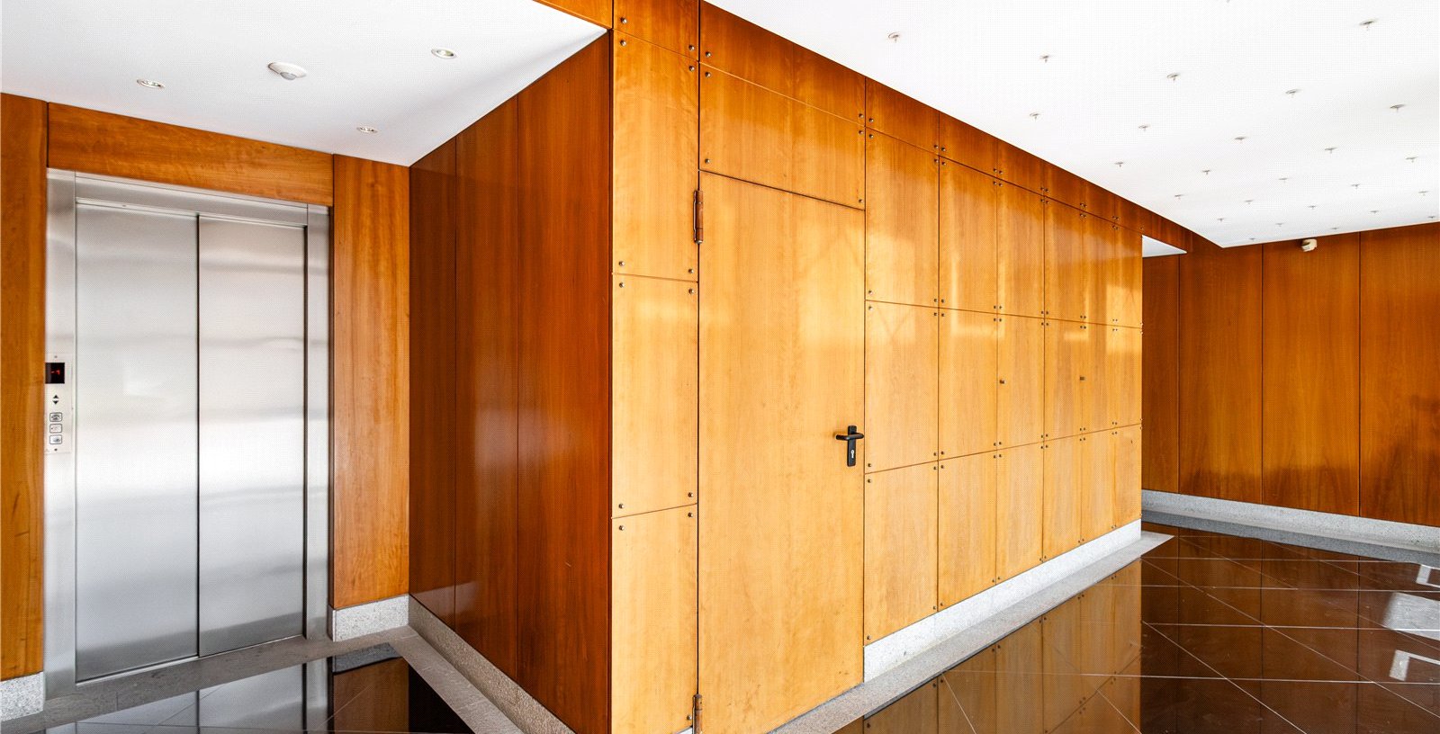T4 Flat In Areeiro, Lisbon, Portugal, 1070-034, Portugal - Picture 3