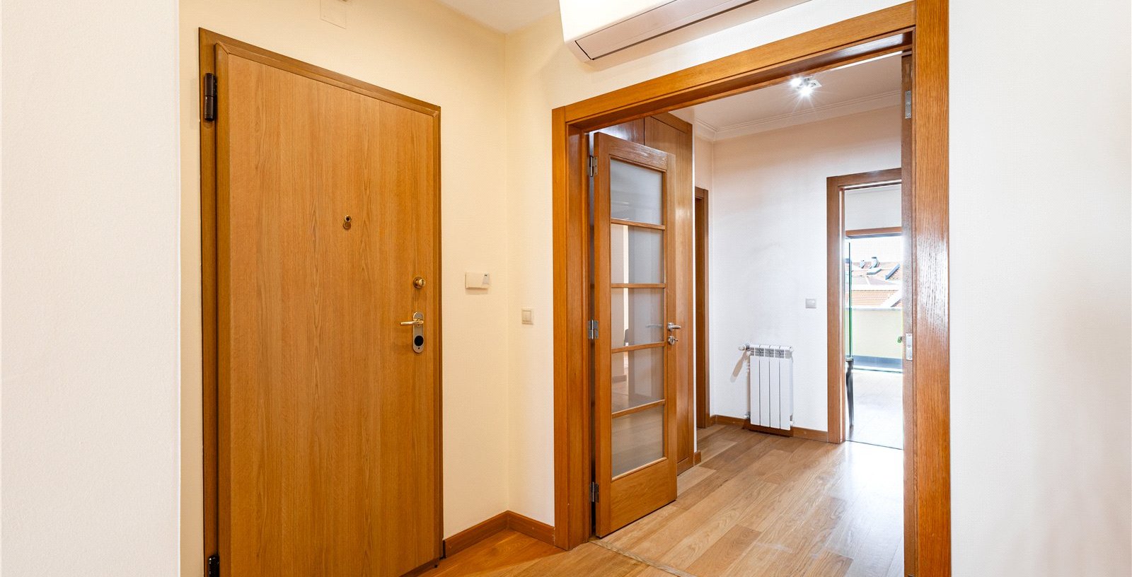 T4 Flat In Areeiro, Lisbon, Portugal, 1070-034, Portugal - Picture 4