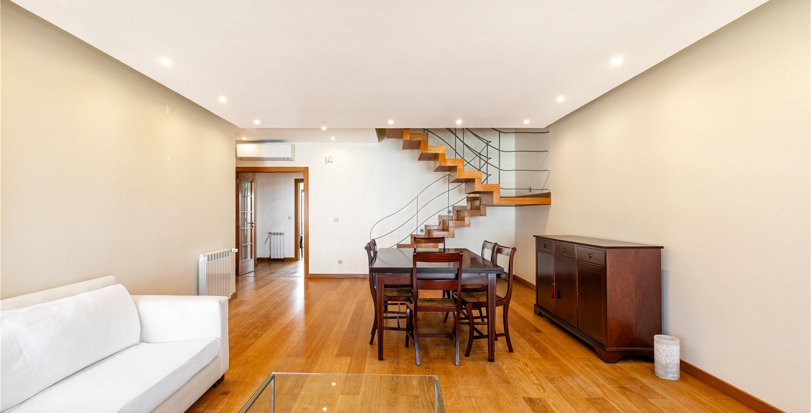 T4 Flat In Areeiro, Lisbon, Portugal, 1070-034, Portugal - Picture 8
