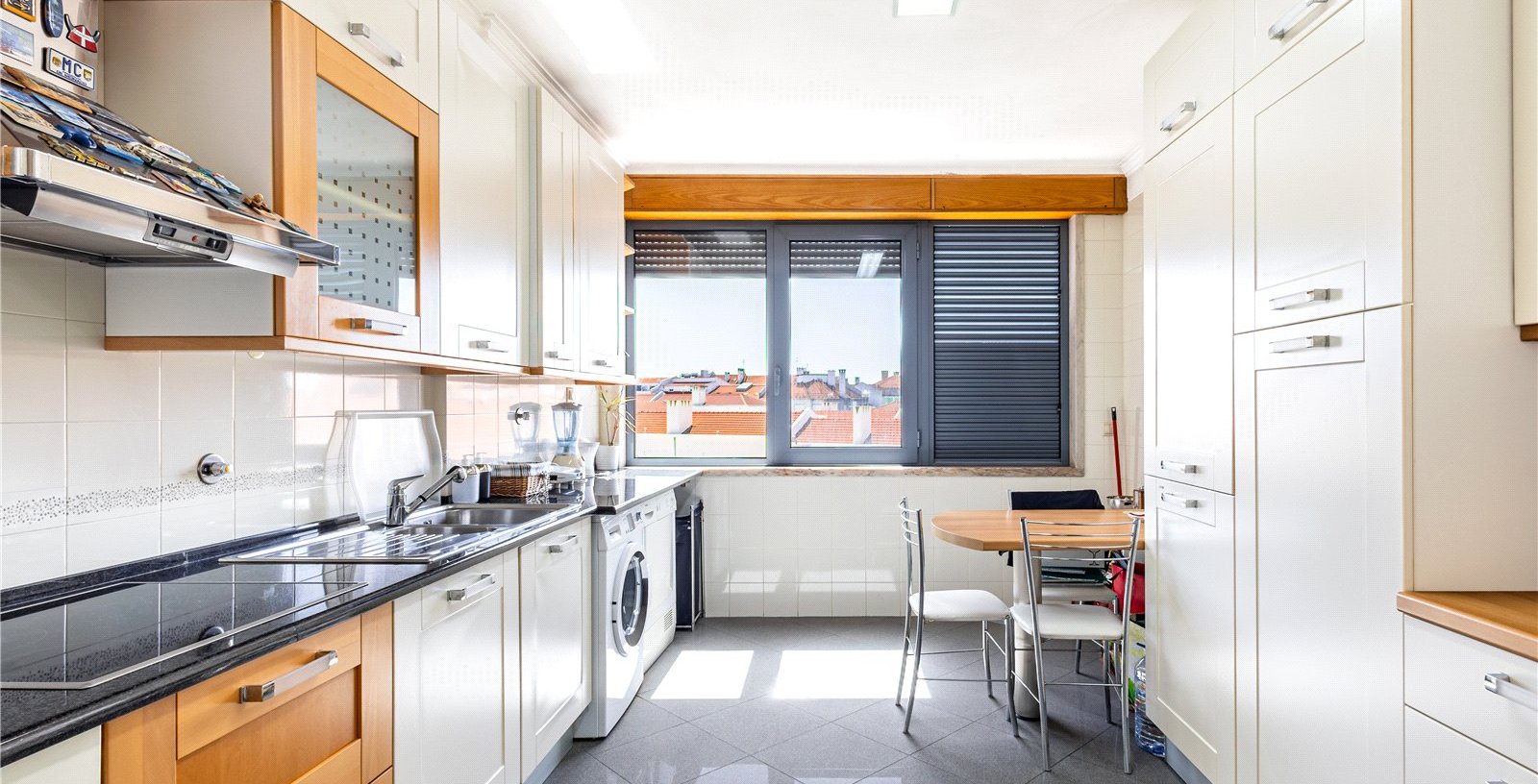 T4 Flat In Areeiro, Lisbon, Portugal, 1070-034, Portugal - Picture 9