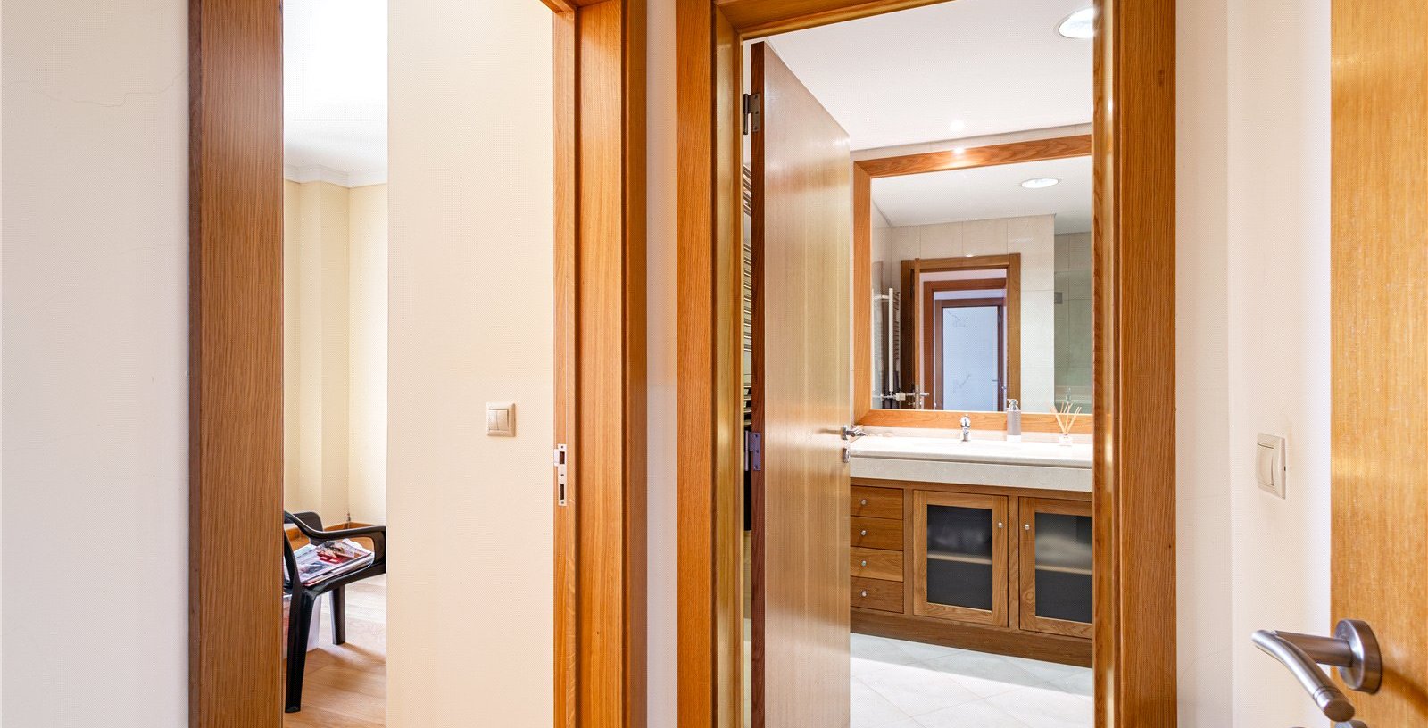 T4 Flat In Areeiro, Lisbon, Portugal, 1070-034, Portugal - Picture 14