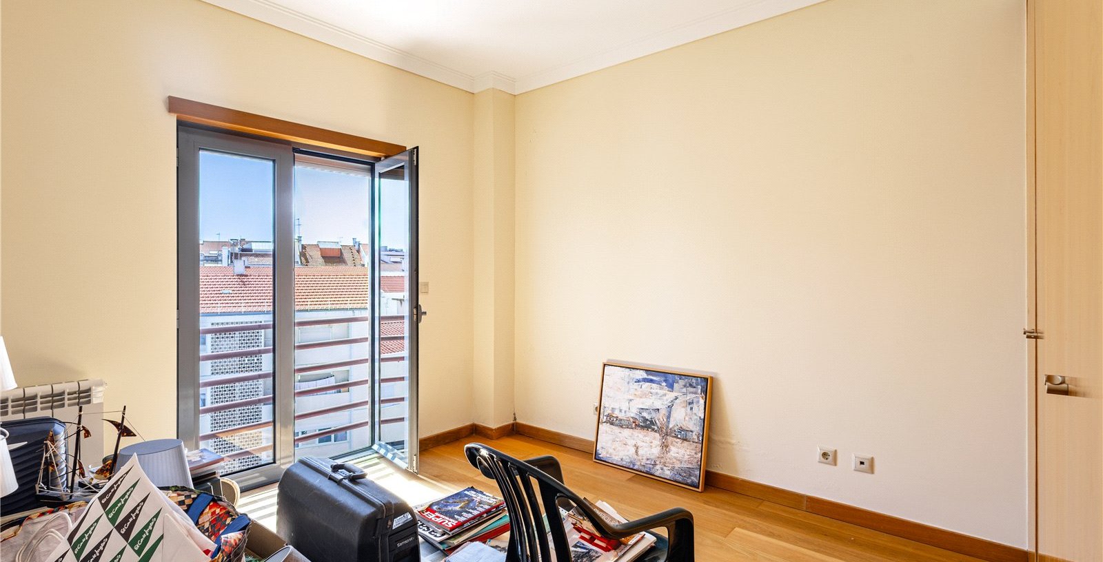 T4 Flat In Areeiro, Lisbon, Portugal, 1070-034, Portugal - Picture 15