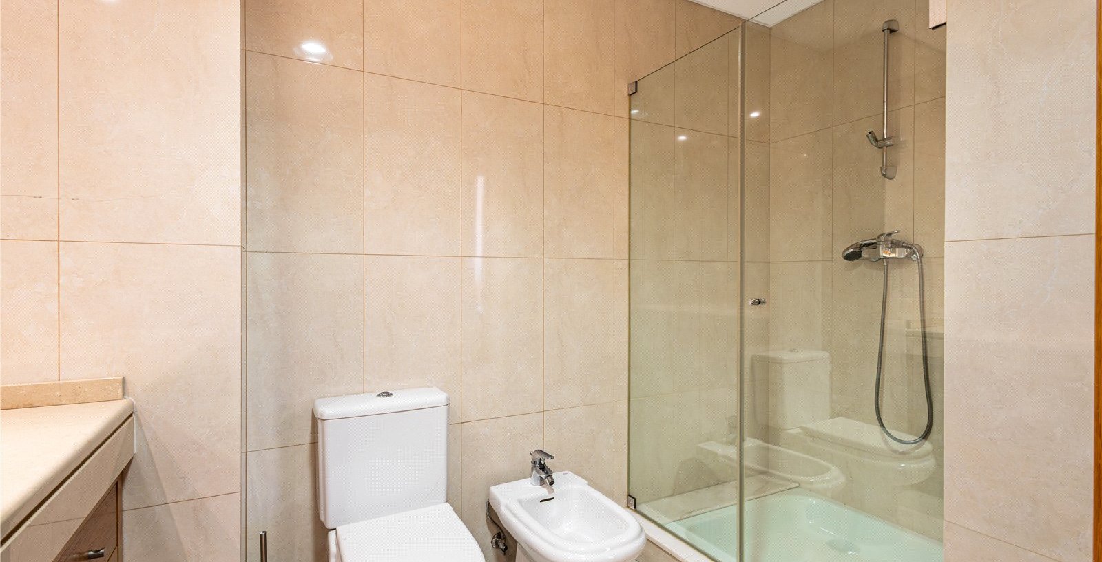 T4 Flat In Areeiro, Lisbon, Portugal, 1070-034, Portugal - Picture 17