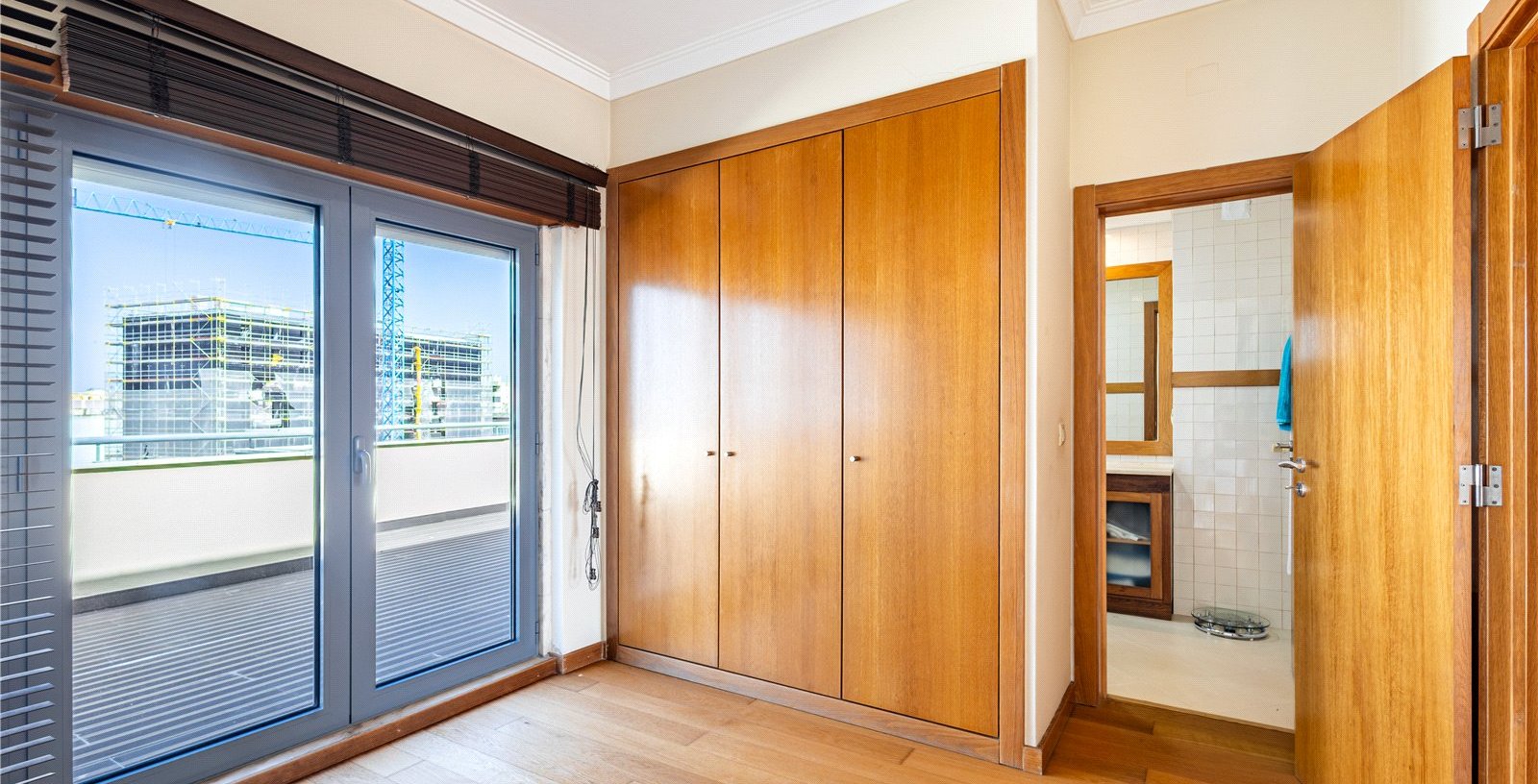 T4 Flat In Areeiro, Lisbon, Portugal, 1070-034, Portugal - Picture 20