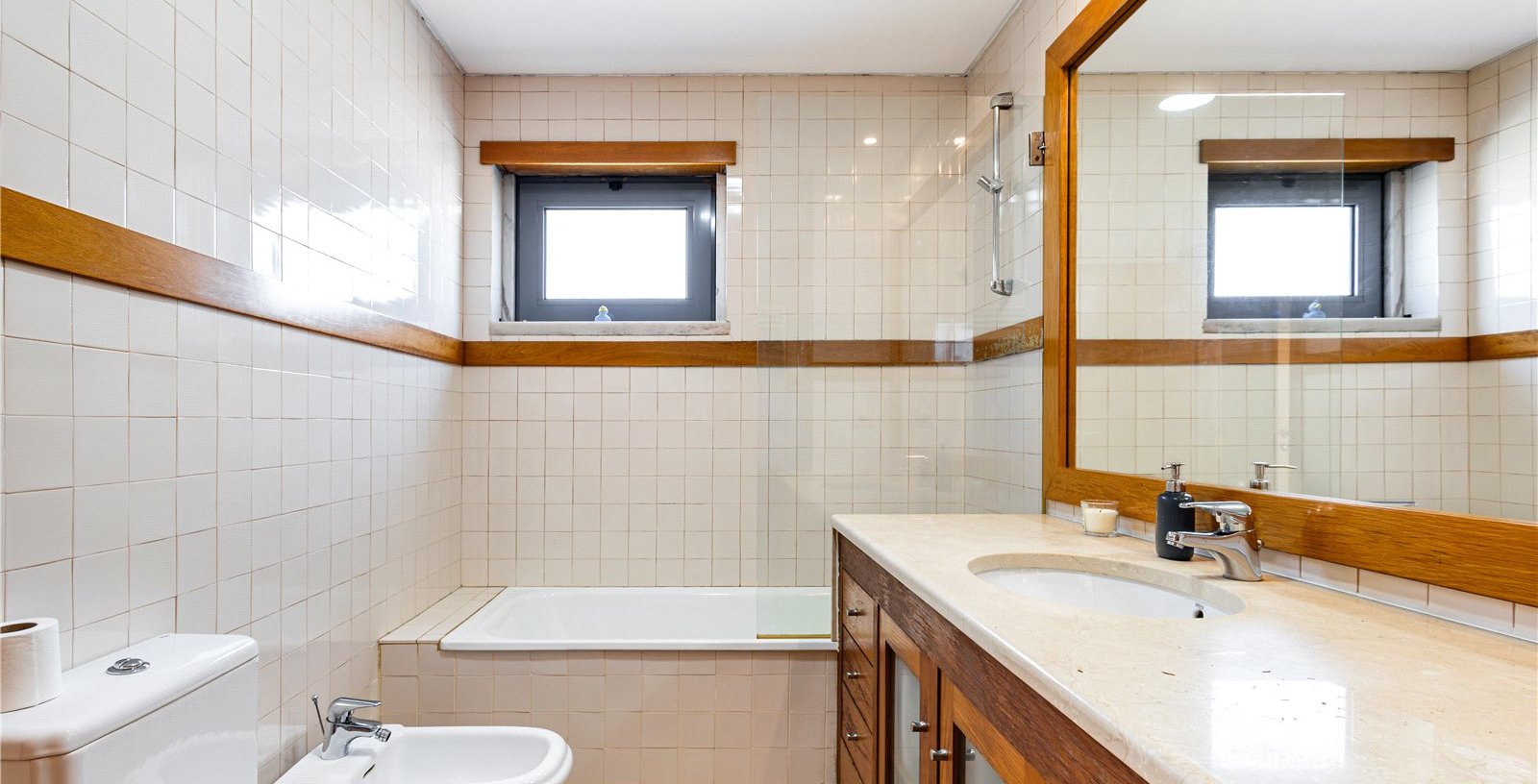 T4 Flat In Areeiro, Lisbon, Portugal, 1070-034, Portugal - Picture 21