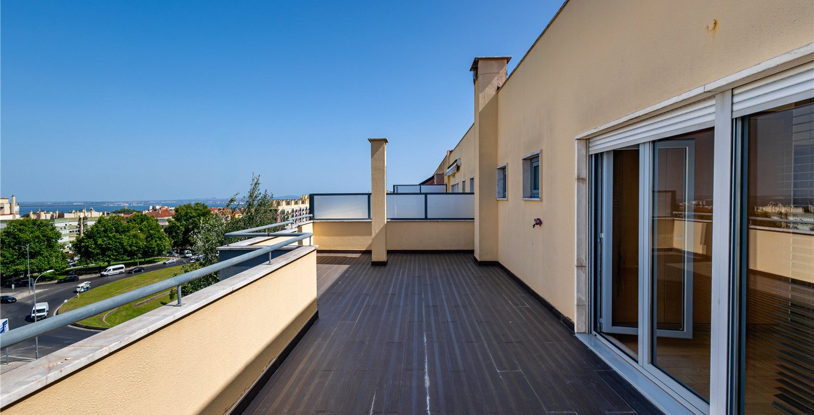T4 Flat In Areeiro, Lisbon, Portugal, 1070-034, Portugal - Picture 22