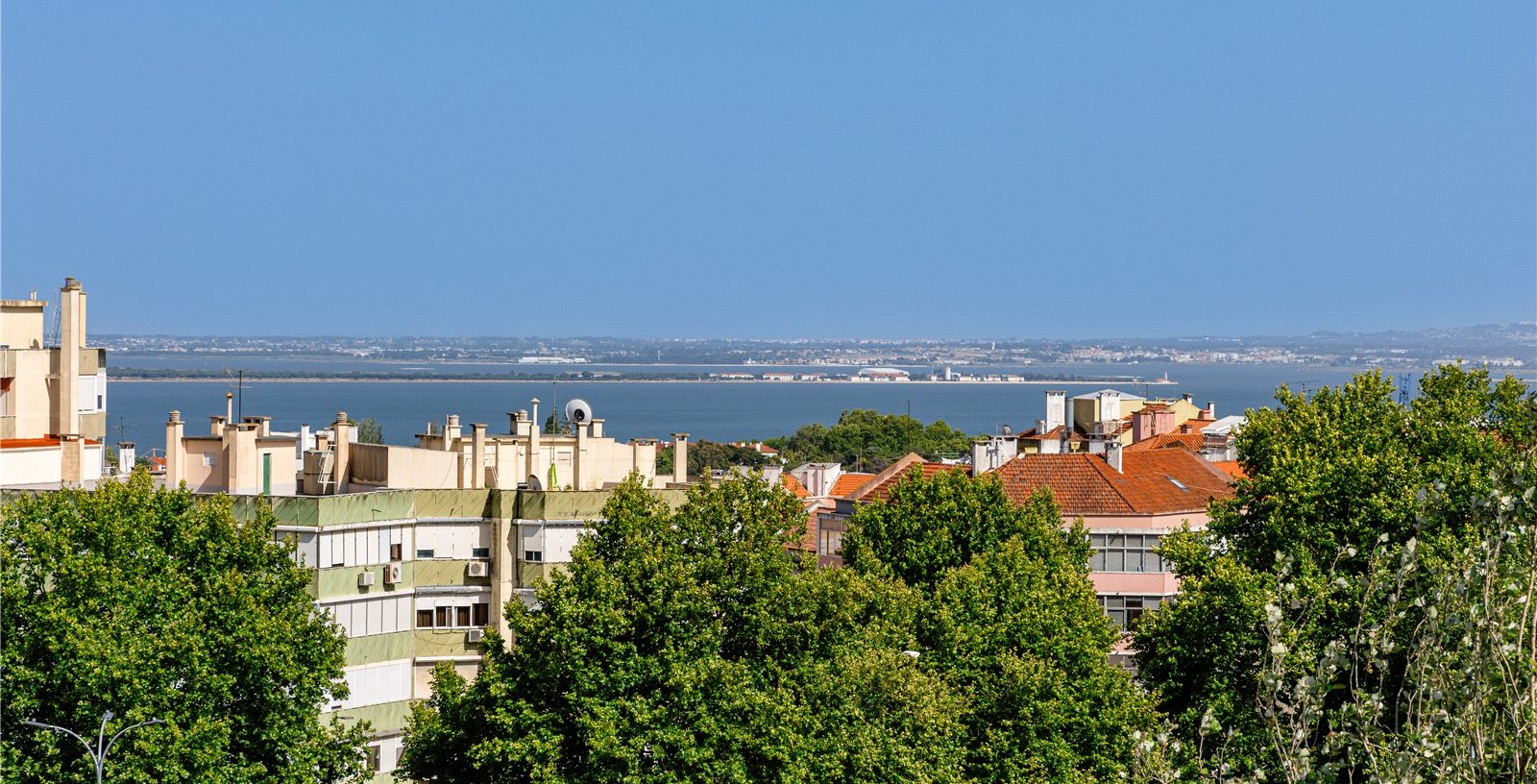 T4 Flat In Areeiro, Lisbon, Portugal, 1070-034, Portugal - Picture 27