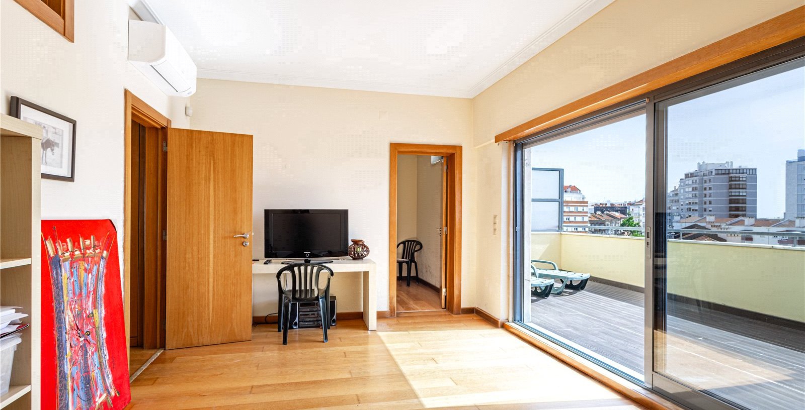T4 Flat In Areeiro, Lisbon, Portugal, 1070-034, Portugal - Picture 29