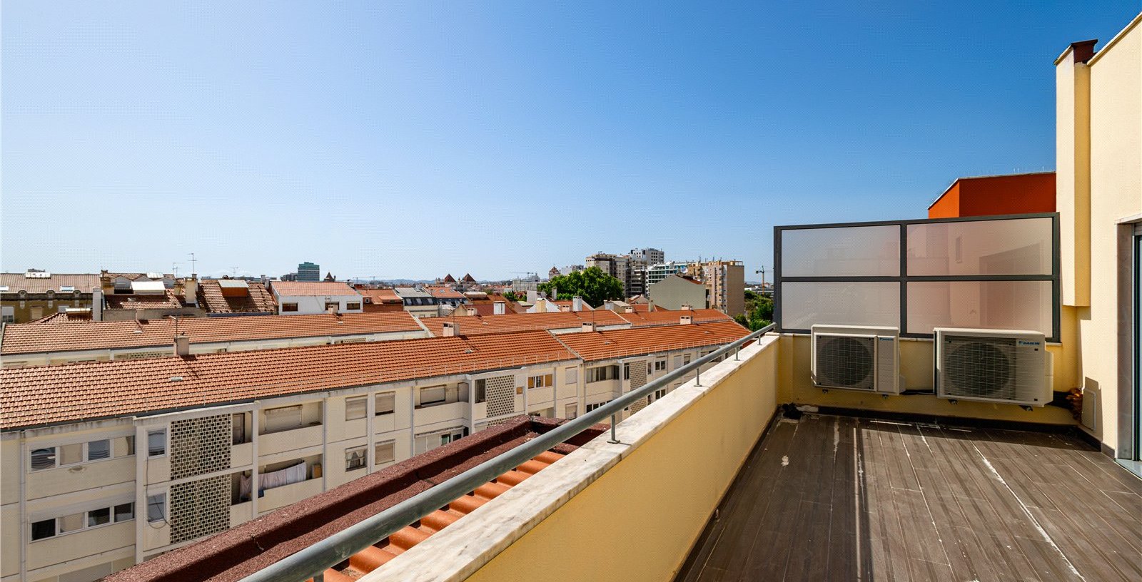 T4 Flat In Areeiro, Lisbon, Portugal, 1070-034, Portugal - Picture 32
