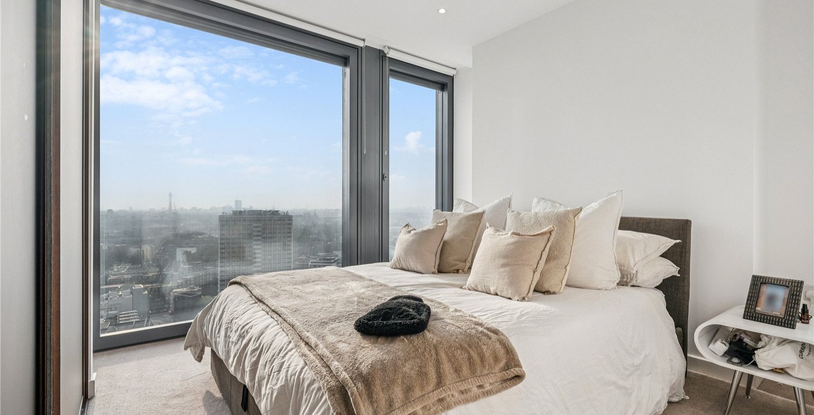 Chronicle Tower, London, EC1V - Picture 2