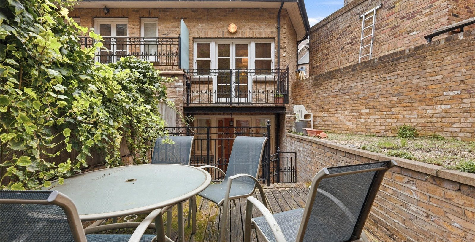 Aliwal Mews, London, SW11 - Picture 1