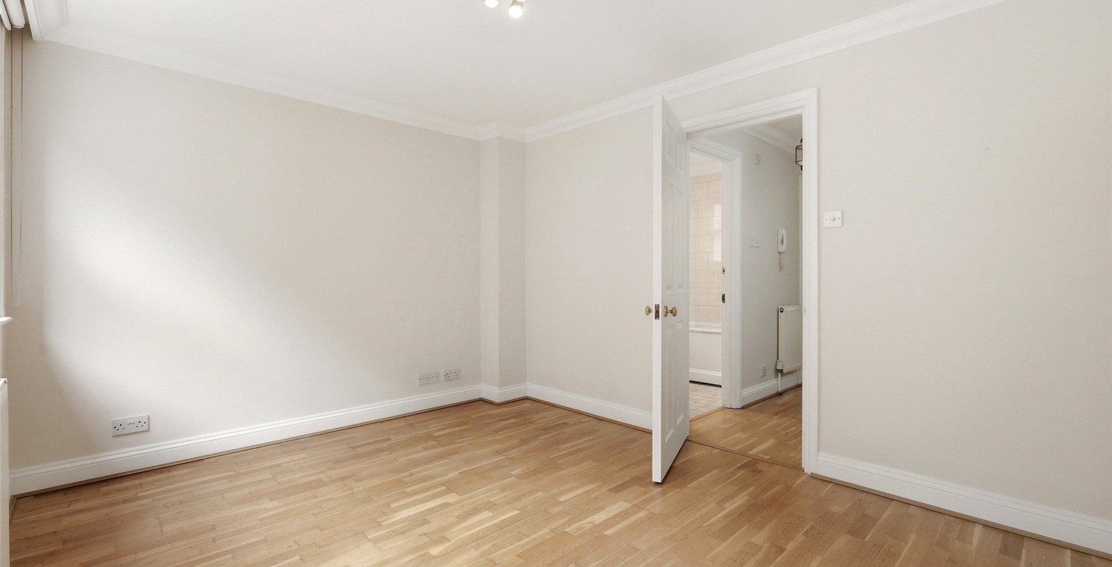 Aliwal Mews, London, SW11 - Picture 15