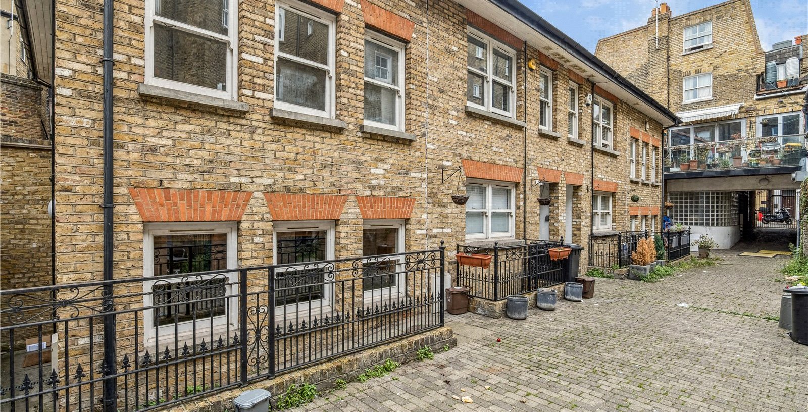 Aliwal Mews, London, SW11 - Picture 3