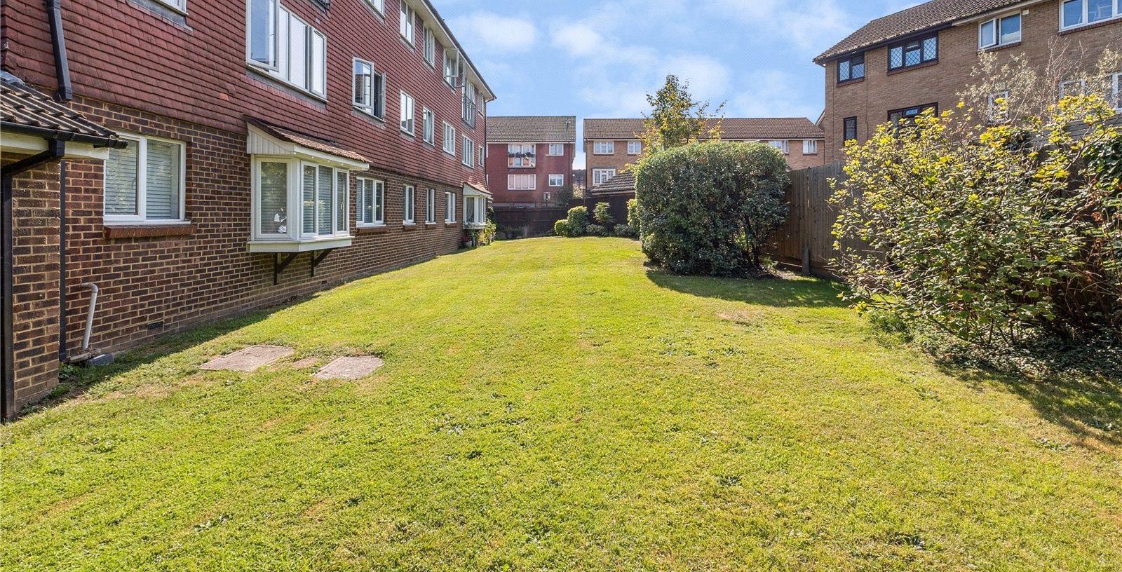 Crowthorne Close, London, SW18 - Picture 13