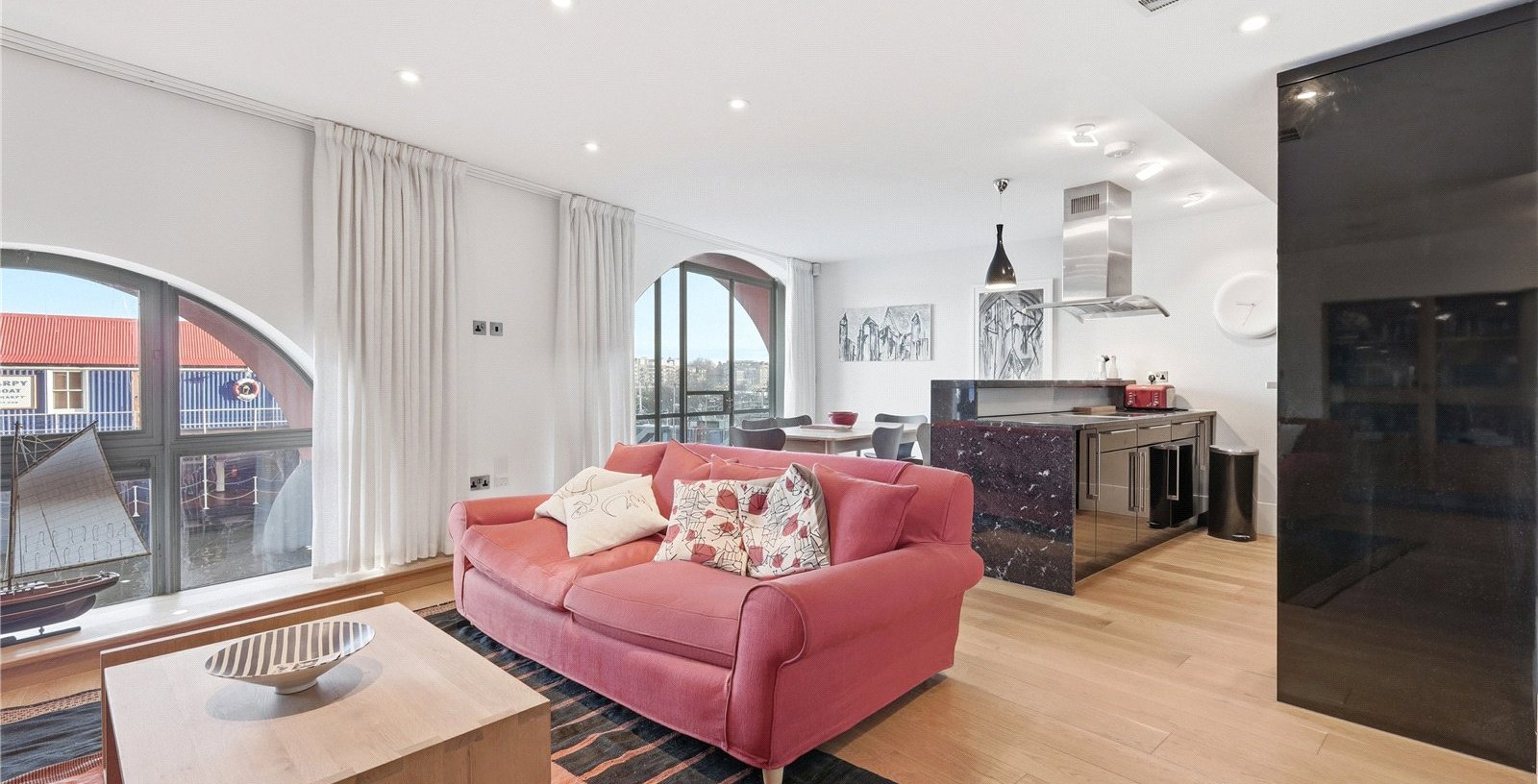 China Wharf, London, SE1 - Picture 1
