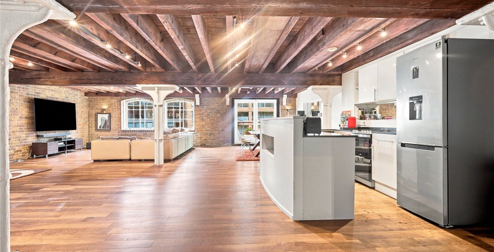 New Concordia Wharf, London, SE1 - Picture 1