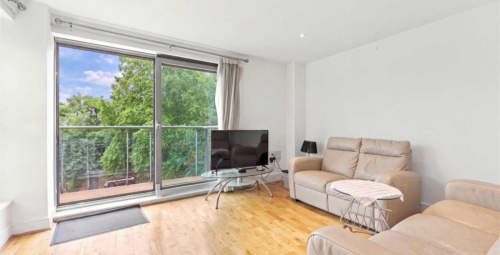 Mission Point, London, SE16 - Picture 1