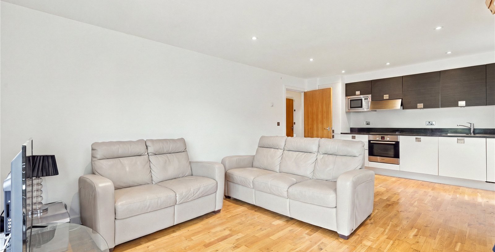 Mission Point, London, SE16 - Picture 4