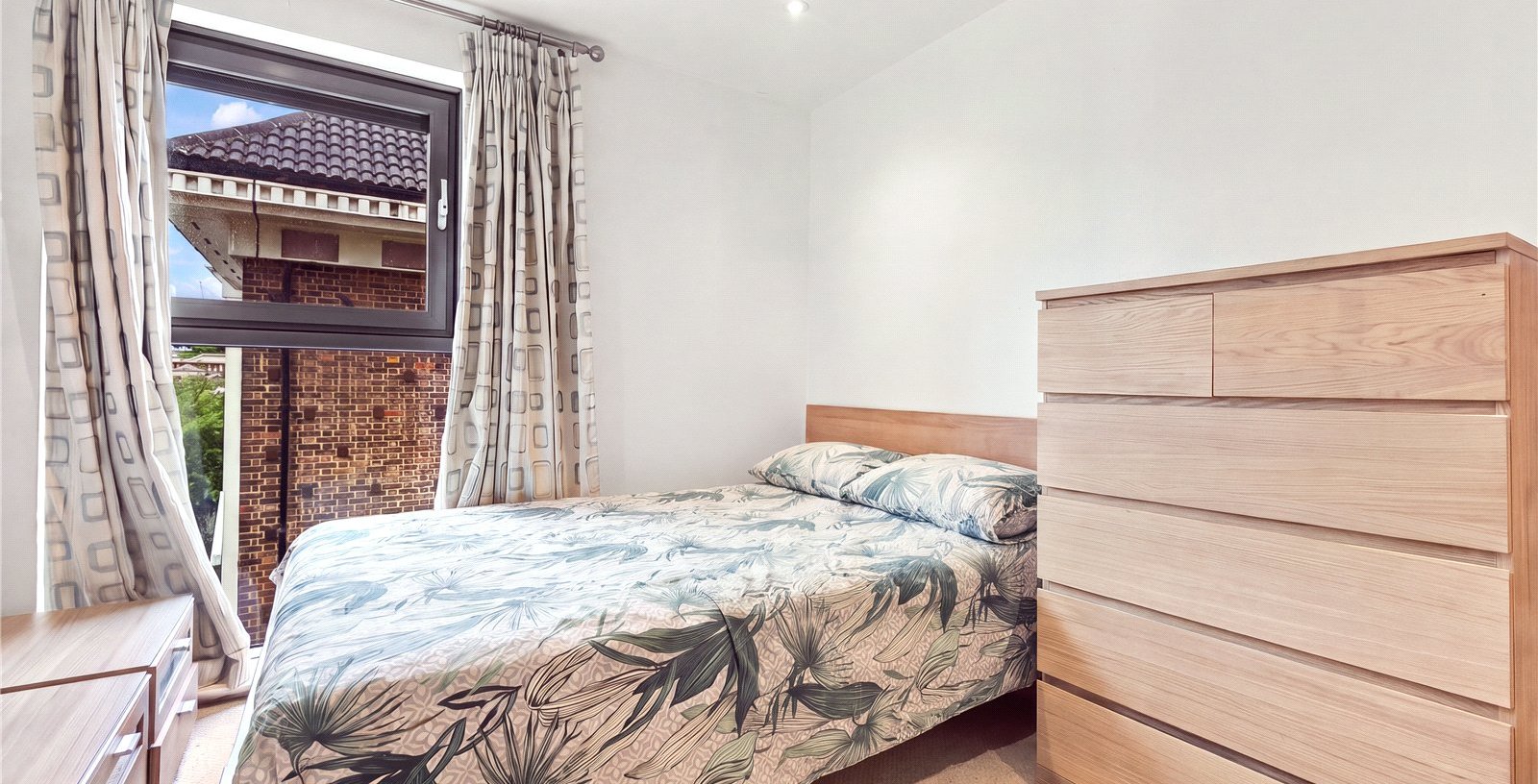 Mission Point, London, SE16 - Picture 9
