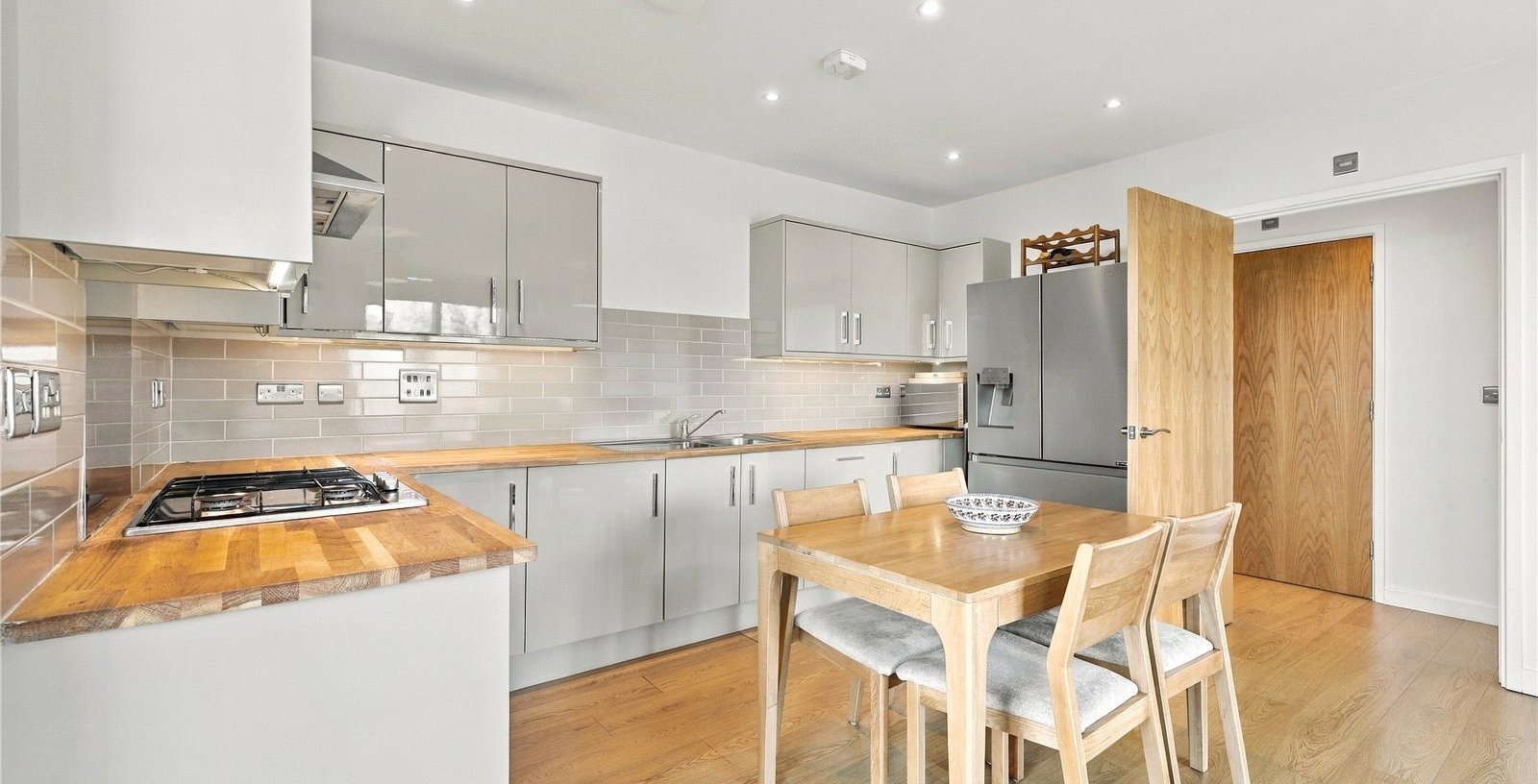 Queens Court, London, SE16 - Picture 3
