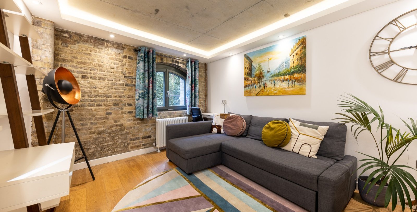 Red Lion Court, London, E1W - Picture 1