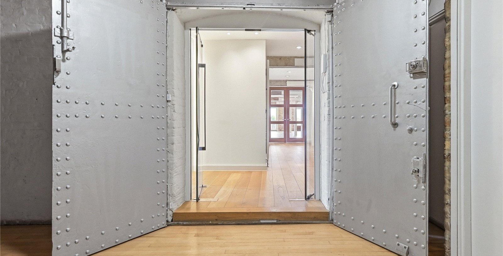 Olivers Wharf, London, E1W - Picture 16