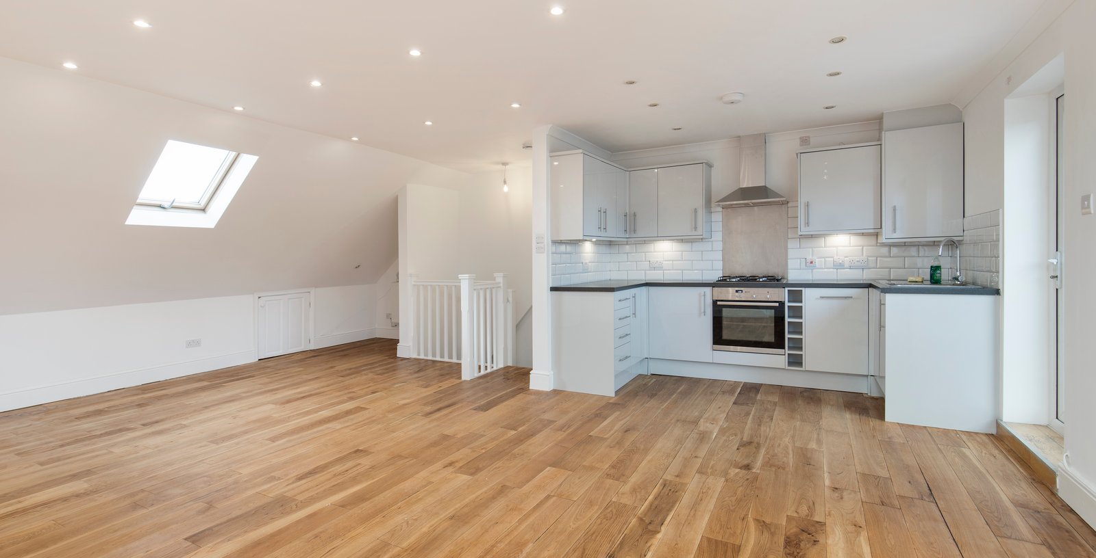 Muncaster Road, Clapham, London, SW11 - Picture 1