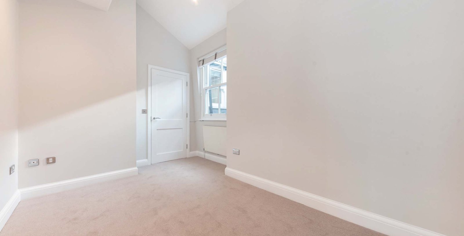 Montagu Mews South, Hyde Park, London, W1H - Picture 17