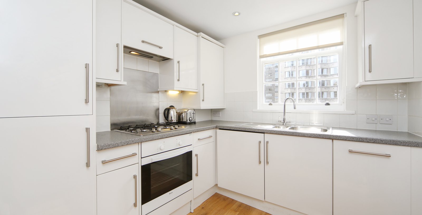 Queen Square, Islington, London, WC1N - Picture 2