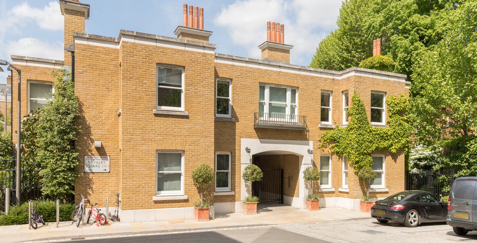 Cavalry Square, Chelsea, Chelsea, SW3 - Picture 1