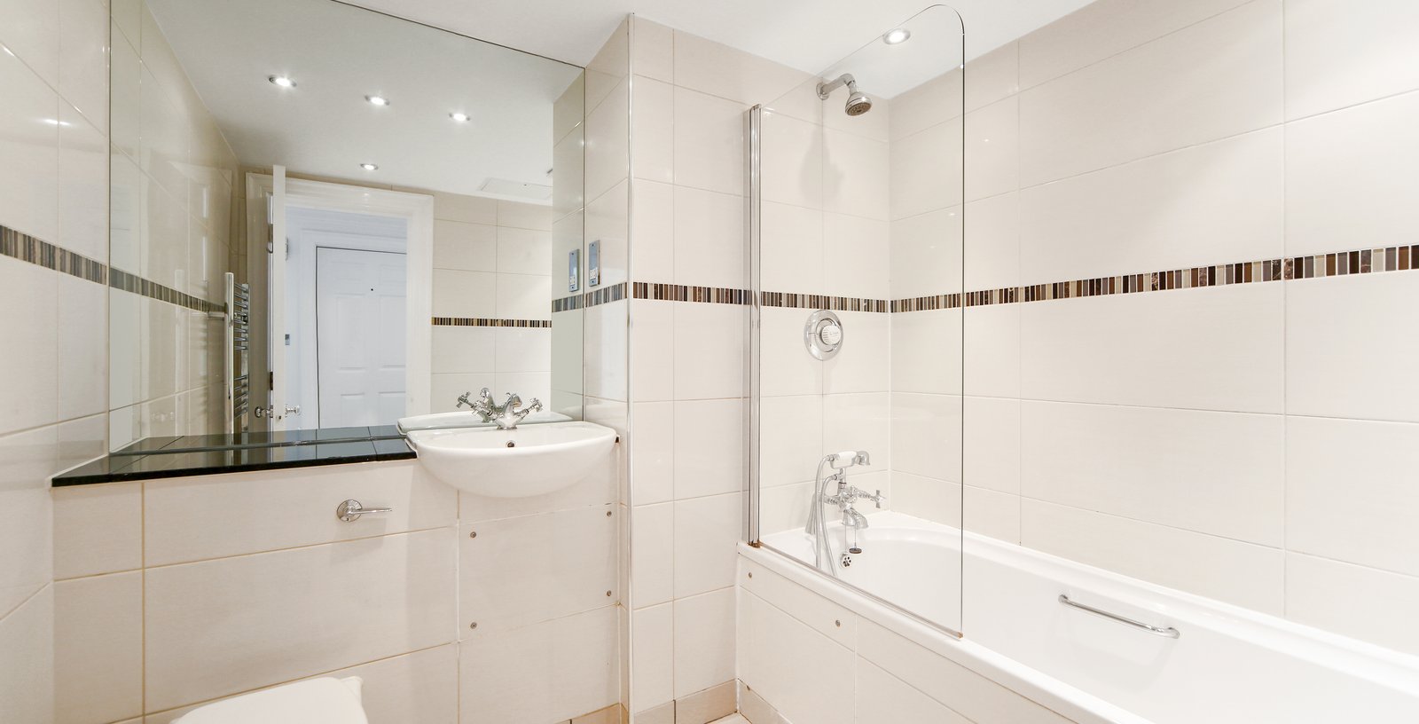 Queen Square, Islington, London, WC1N - Picture 4