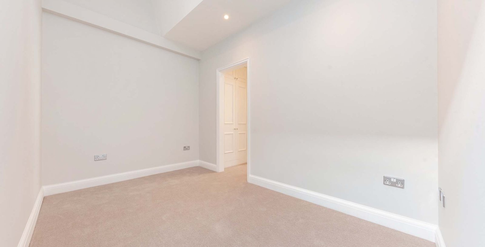 Montagu Mews South, Hyde Park, London, W1H - Picture 16