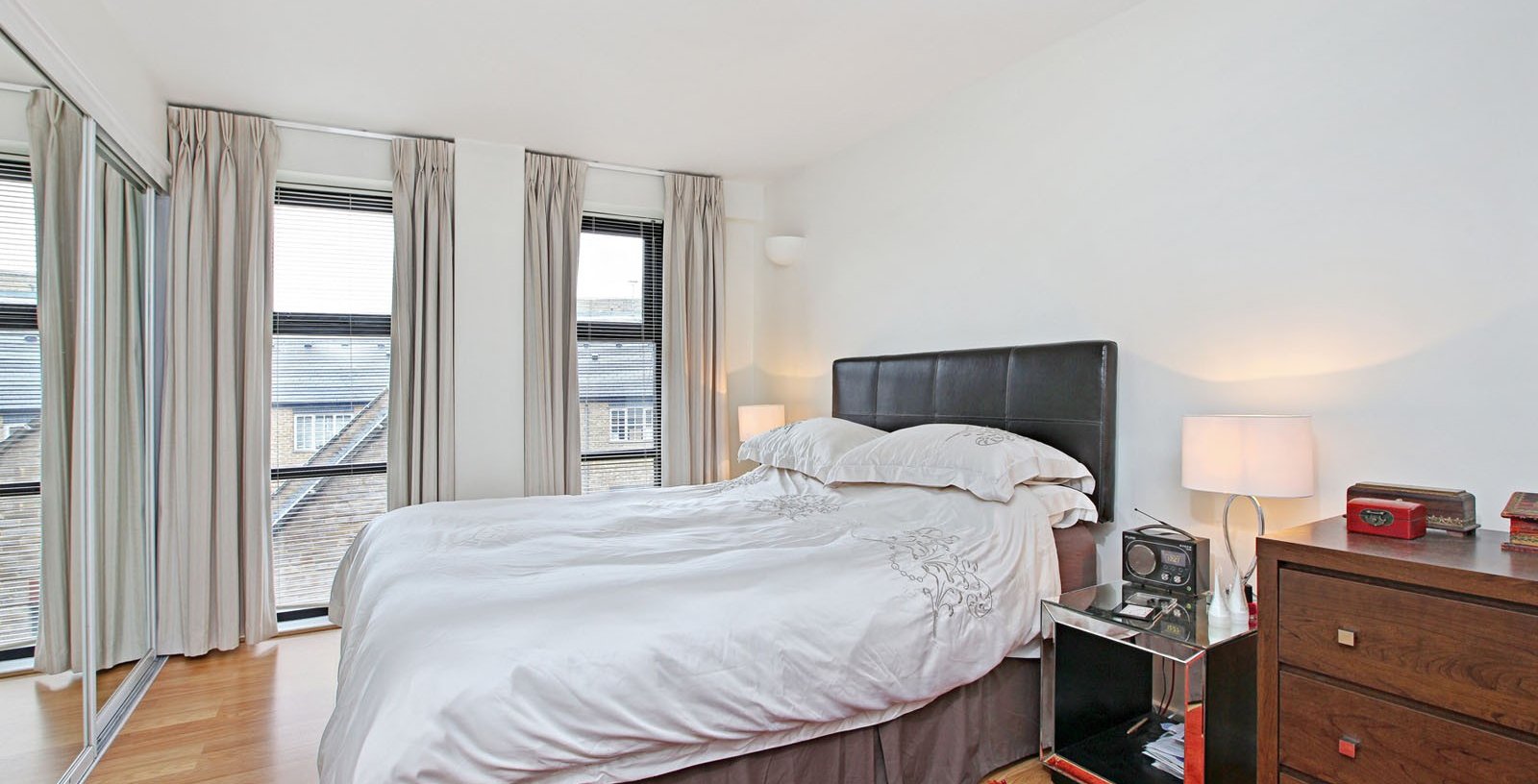 Hobbs Court, Shad Thames, London, SE1 - Picture 3
