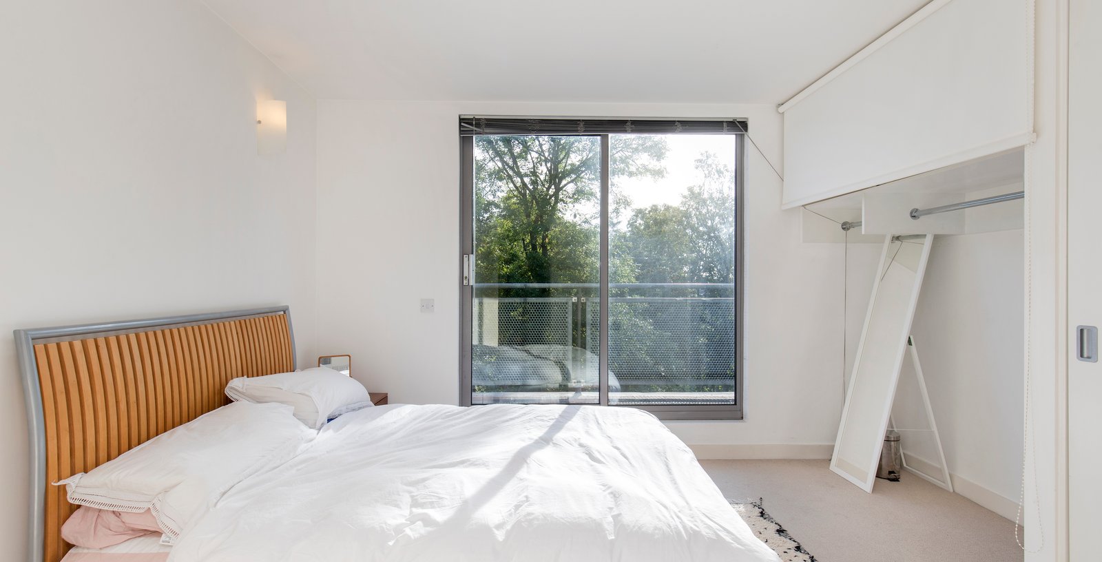 Red Square, Islington, London, N16 - Picture 3