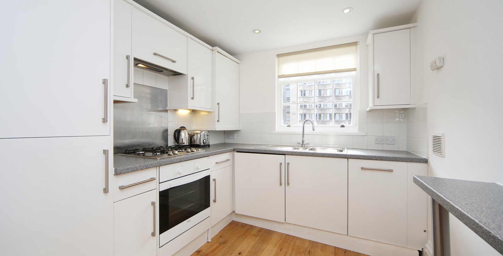 Queen Square, Islington, London, WC1N - Picture 7