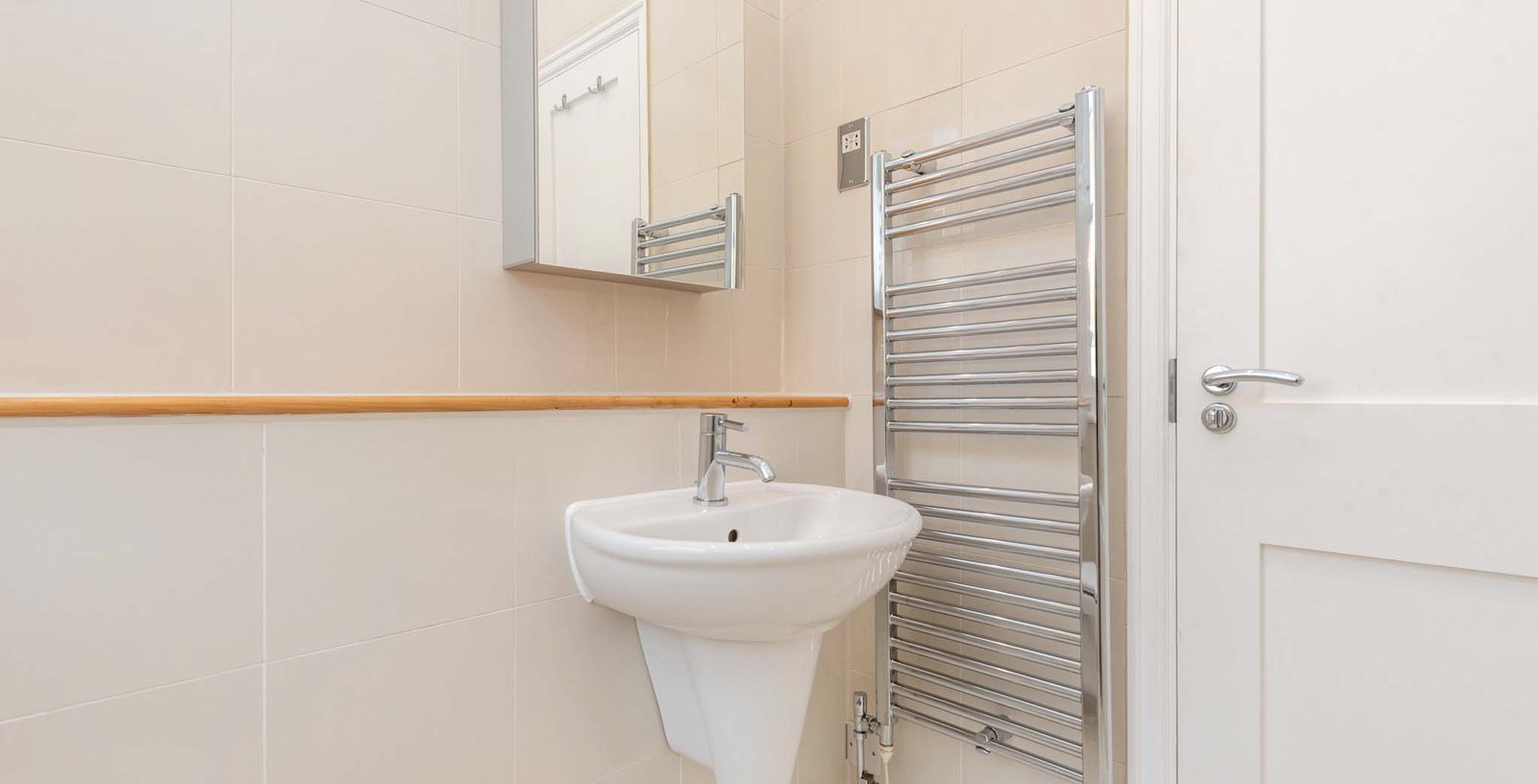 Montagu Mews South, Hyde Park, London, W1H - Picture 20
