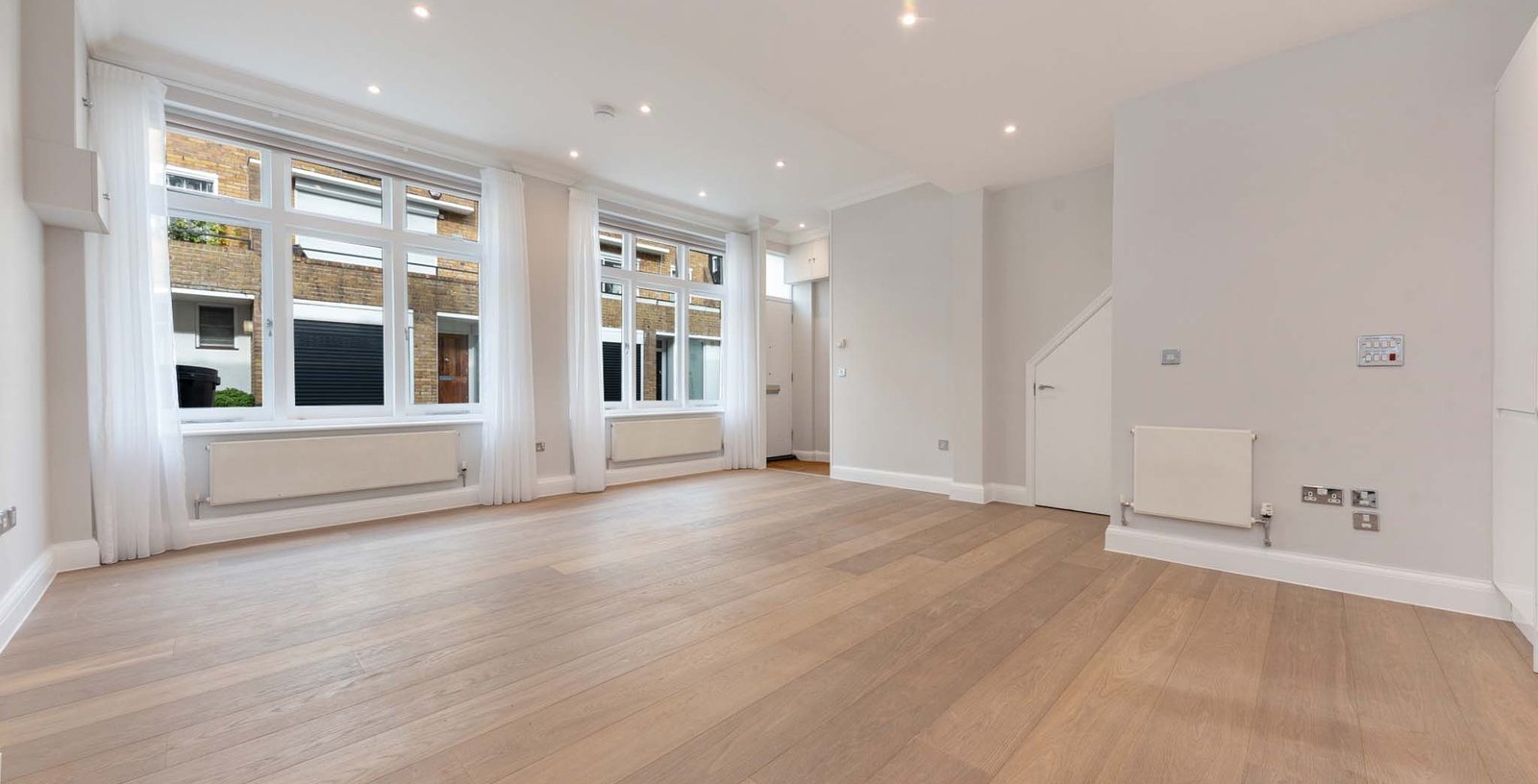 Montagu Mews South, Hyde Park, London, W1H - Picture 1