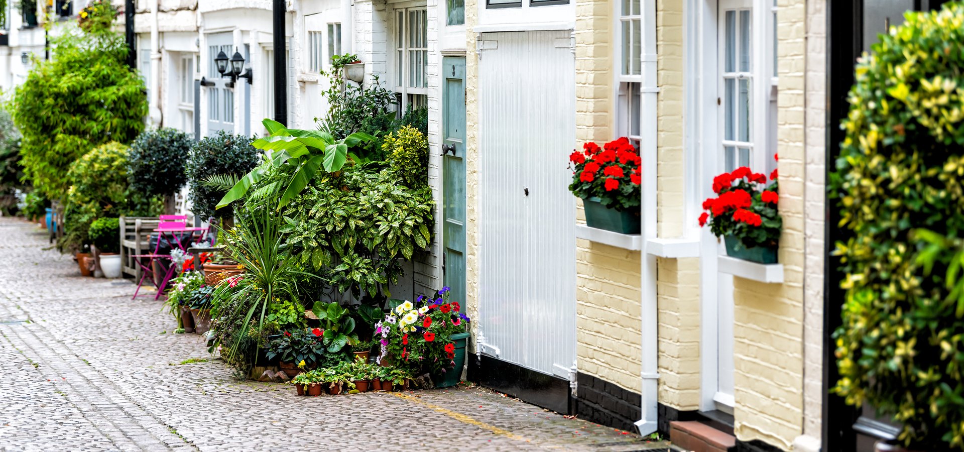Pretty London home's exteriors in Spring