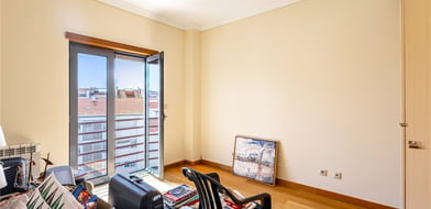 T4 Flat In Areeiro, Lisbon, Portugal, 1070-034, Portugal - Picture preview 15