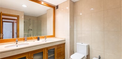 T4 Flat In Areeiro, Lisbon, Portugal, 1070-034, Portugal - Picture preview 16